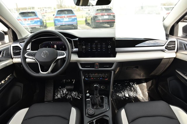 Volkswagen Taos Vehicle Image 07