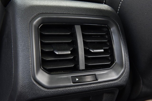 Volkswagen Taos Vehicle Image 24