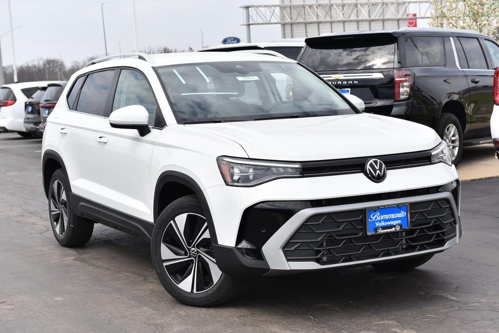 Volkswagen Taos Vehicle Full-screen Gallery Image 2