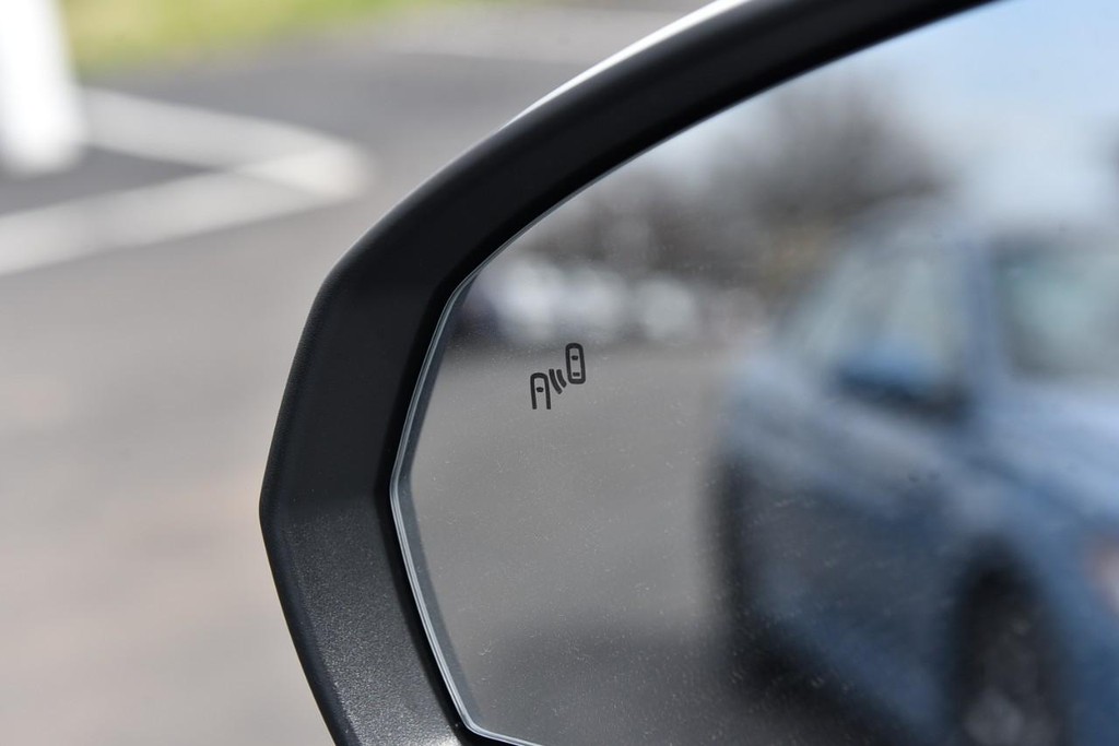 Volkswagen Taos Vehicle Full-screen Gallery Image 9