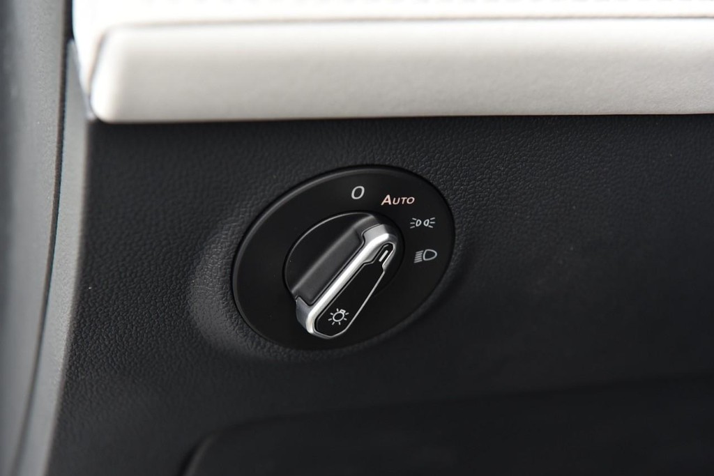 Volkswagen Taos Vehicle Full-screen Gallery Image 10