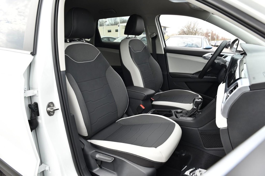 Volkswagen Taos Vehicle Full-screen Gallery Image 22