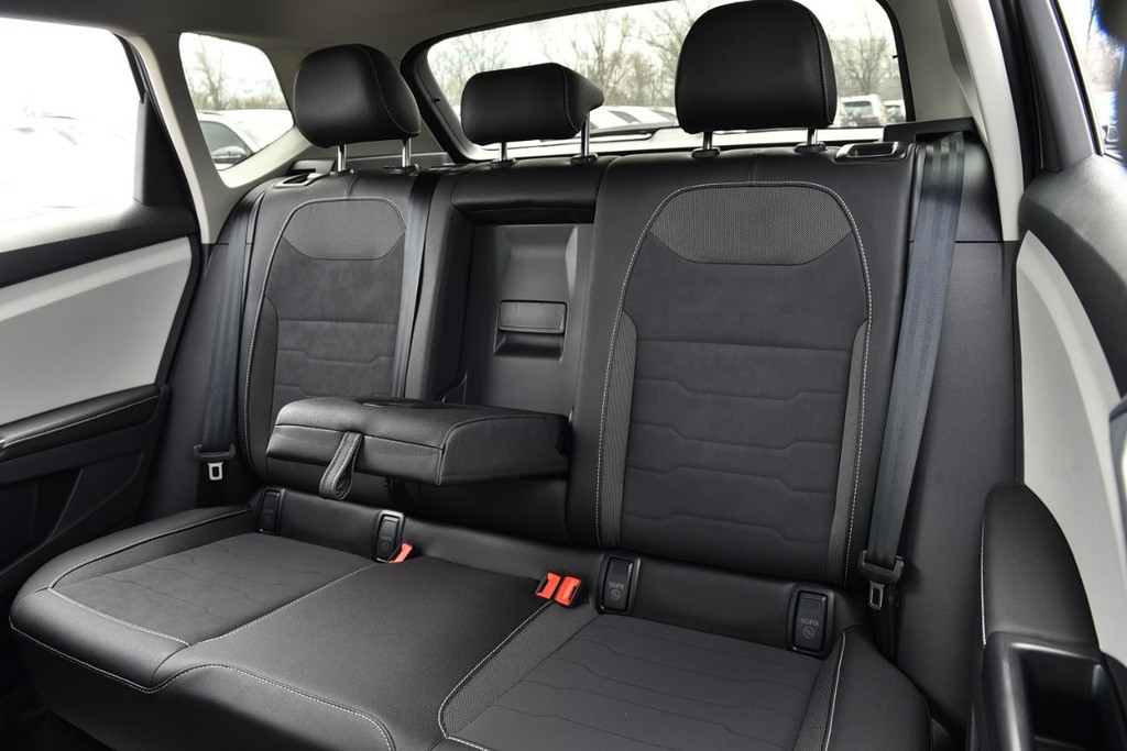 Volkswagen Taos Vehicle Full-screen Gallery Image 23