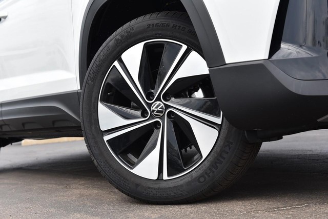 Volkswagen Taos Vehicle Image 03