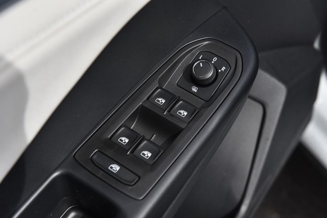 Volkswagen Taos Vehicle Image 08