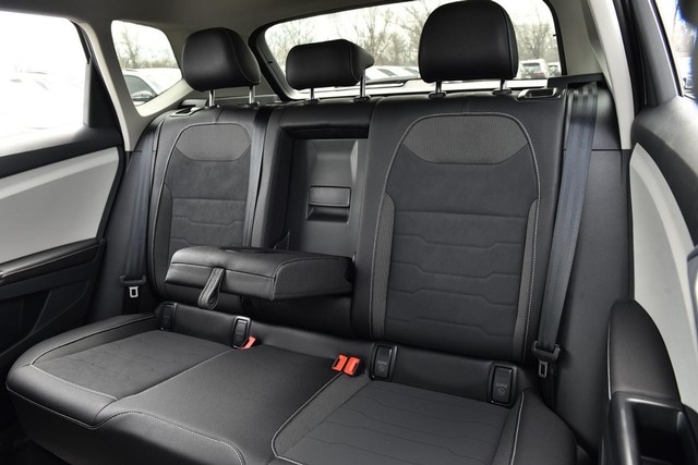 Volkswagen Taos Vehicle Image 23