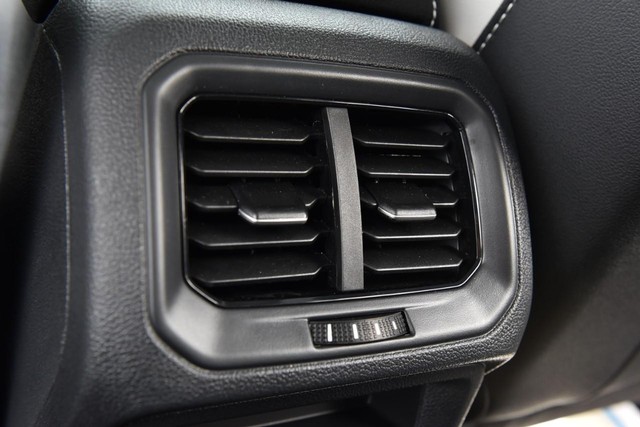 Volkswagen Taos Vehicle Image 24