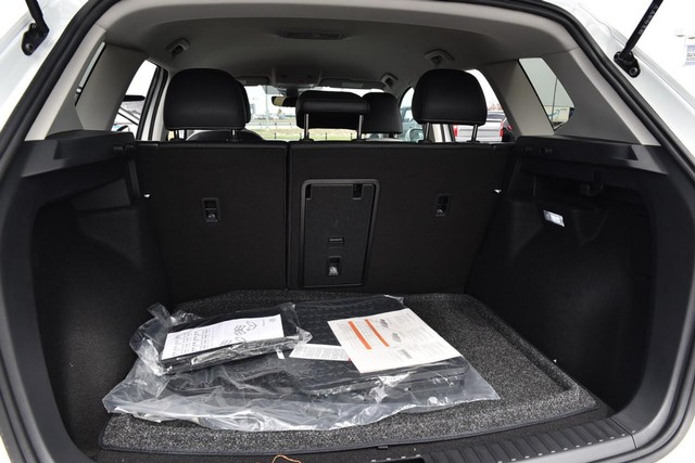 Volkswagen Taos Vehicle Image 26