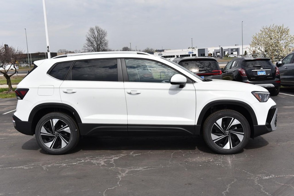 Volkswagen Taos Vehicle Full-screen Gallery Image 5