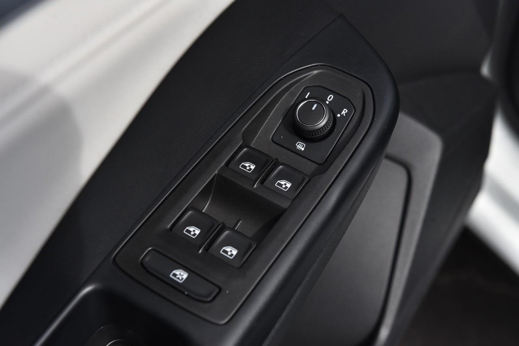 Volkswagen Taos Vehicle Full-screen Gallery Image 8