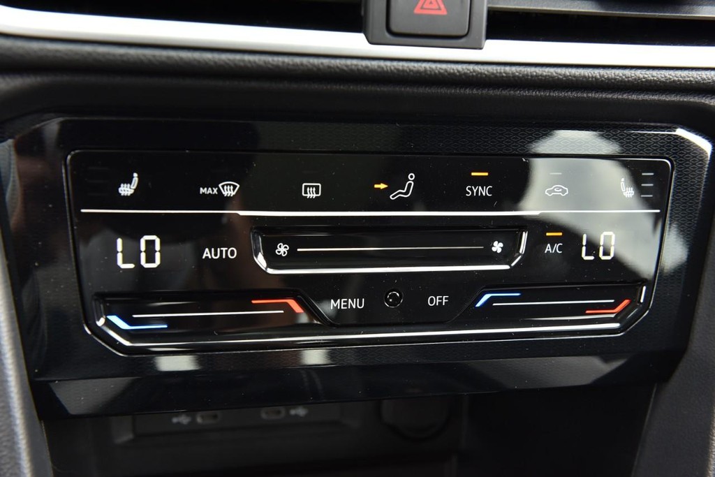 Volkswagen Taos Vehicle Full-screen Gallery Image 14