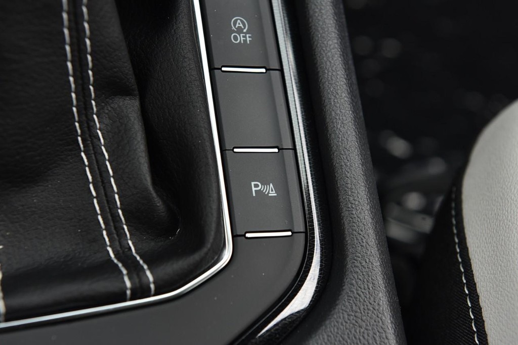 Volkswagen Taos Vehicle Full-screen Gallery Image 18