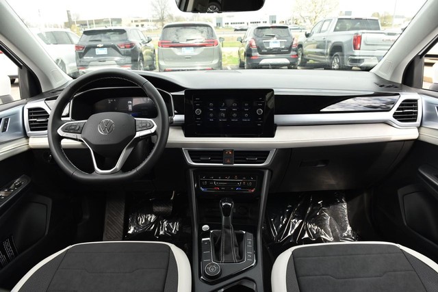 Volkswagen Taos Vehicle Image 07