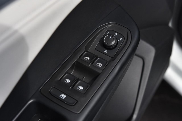 Volkswagen Taos Vehicle Image 08