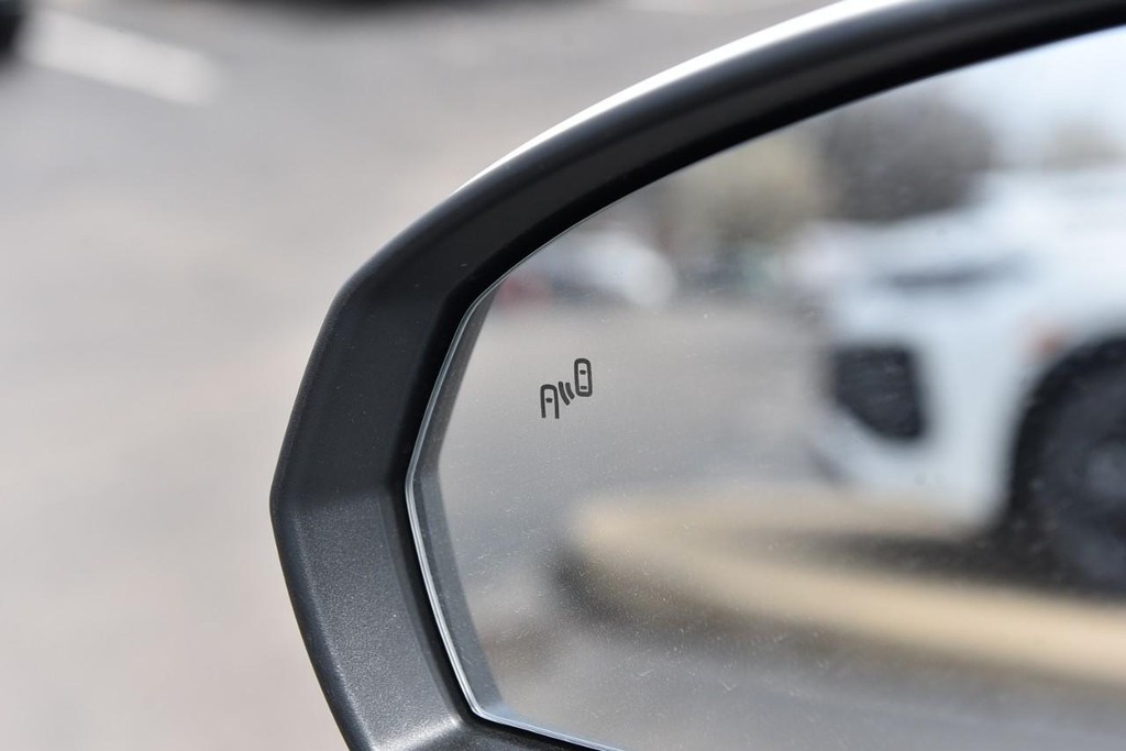 Volkswagen Taos Vehicle Full-screen Gallery Image 9