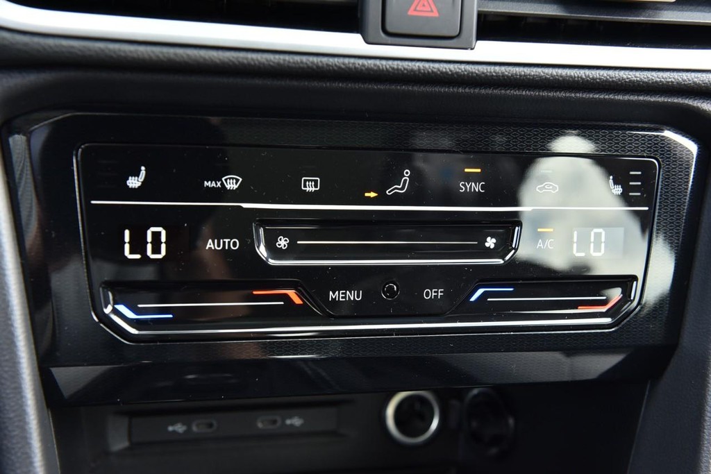 Volkswagen Taos Vehicle Full-screen Gallery Image 14