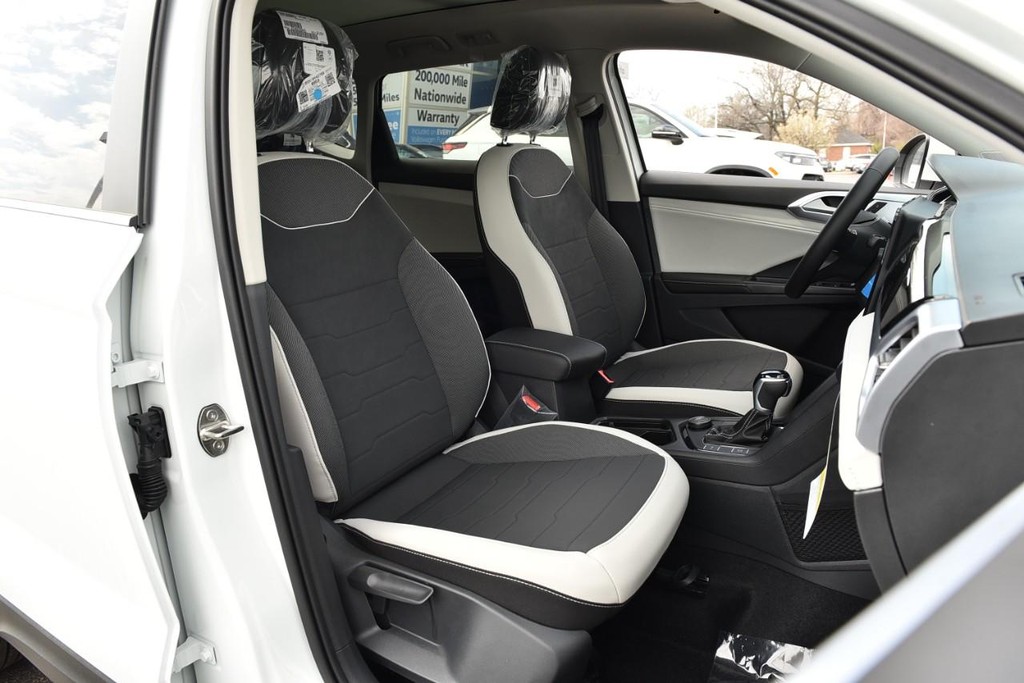 Volkswagen Taos Vehicle Full-screen Gallery Image 21