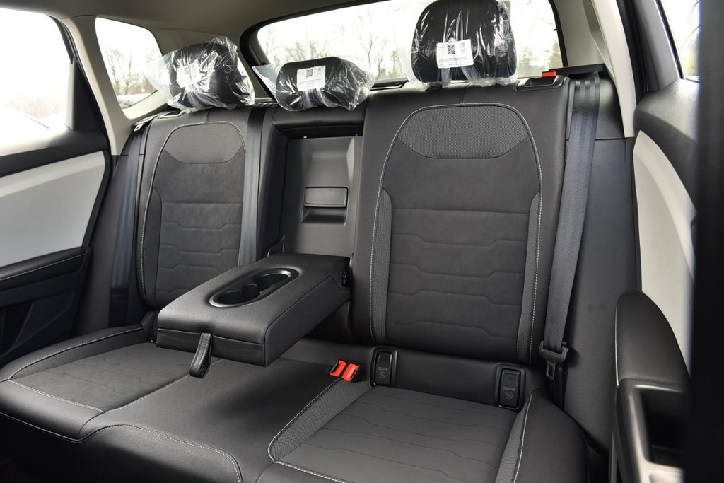 Volkswagen Taos Vehicle Full-screen Gallery Image 23