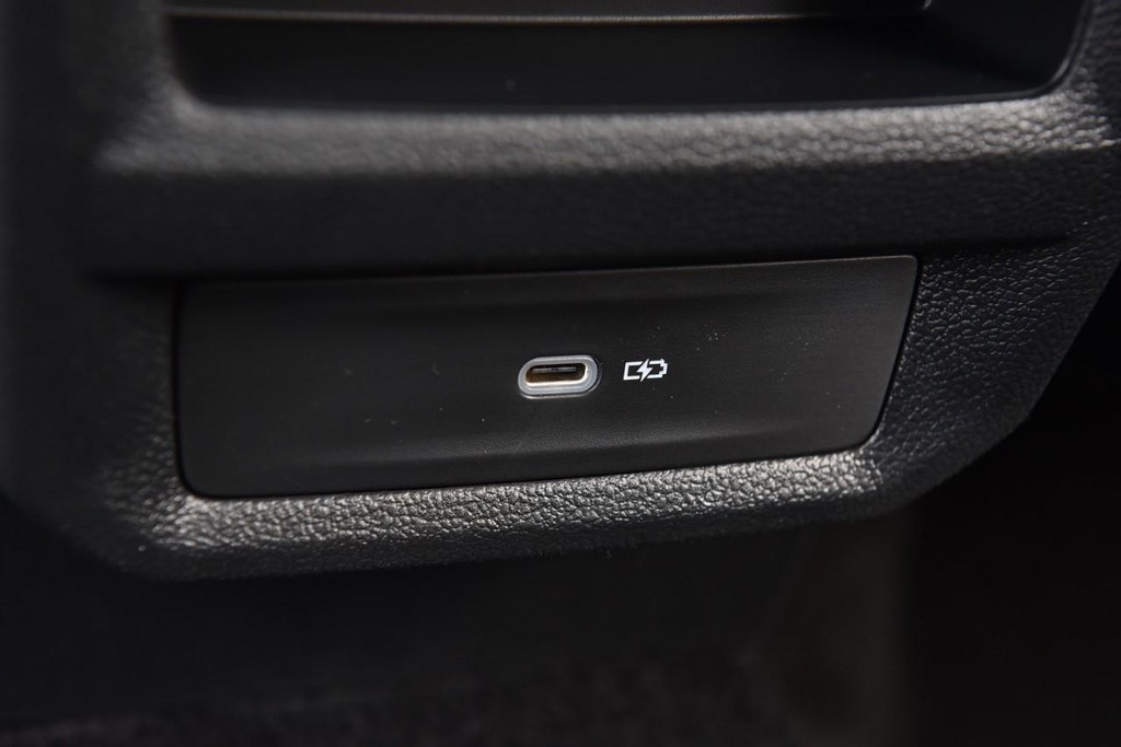 Volkswagen Taos Vehicle Full-screen Gallery Image 25