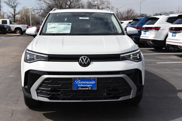 Volkswagen Taos Vehicle Image 04