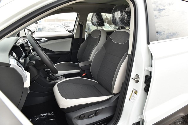 Volkswagen Taos Vehicle Image 20