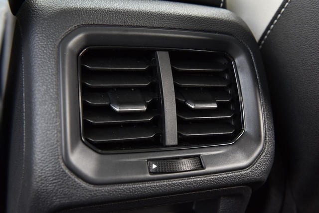 Volkswagen Taos Vehicle Image 24