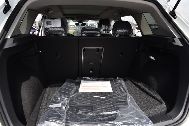 Volkswagen Taos Vehicle Image 26