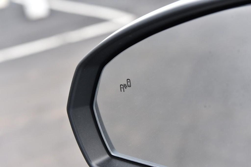 Volkswagen Taos Vehicle Full-screen Gallery Image 9