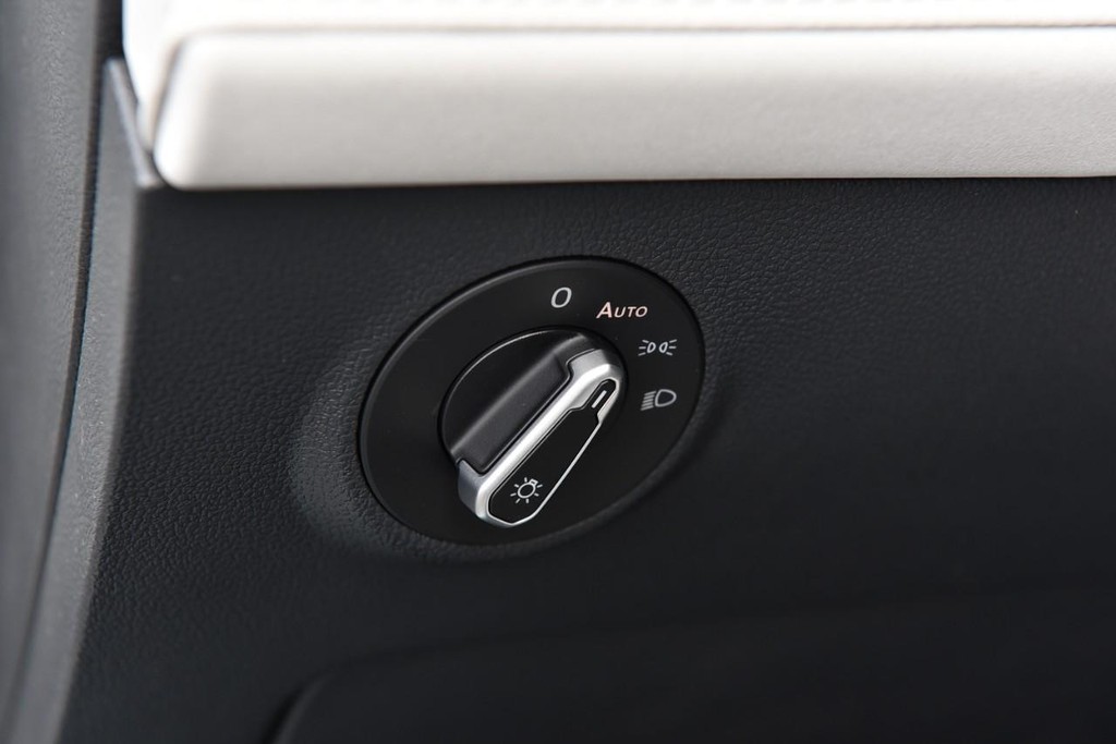 Volkswagen Taos Vehicle Full-screen Gallery Image 10