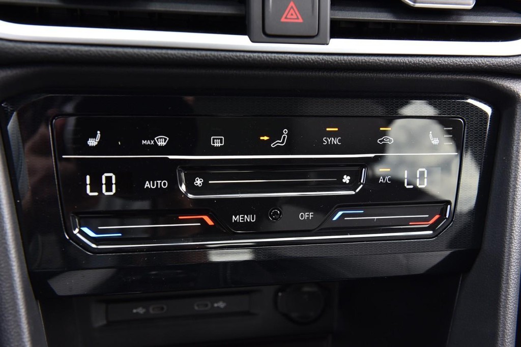 Volkswagen Taos Vehicle Full-screen Gallery Image 14