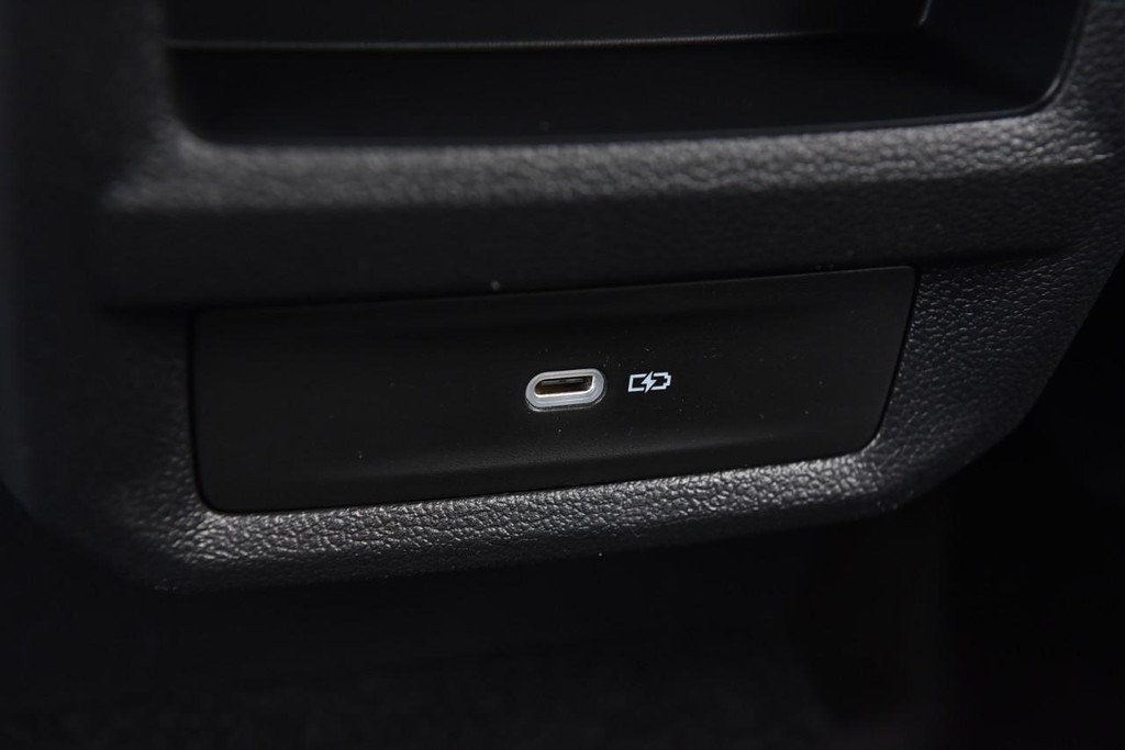 Volkswagen Taos Vehicle Full-screen Gallery Image 25