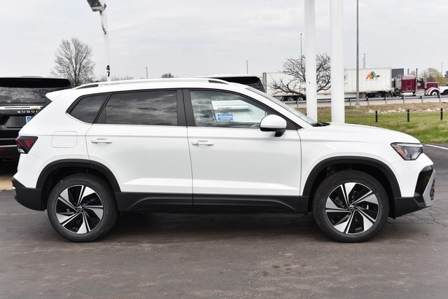 Volkswagen Taos Vehicle Image 05