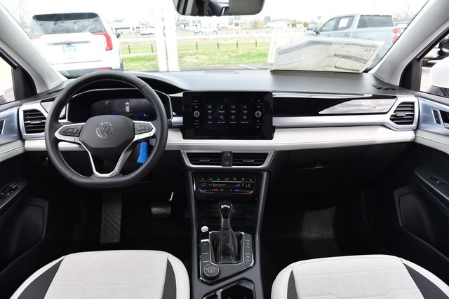 Volkswagen Taos Vehicle Image 07