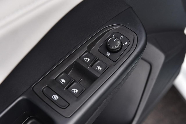 Volkswagen Taos Vehicle Image 08