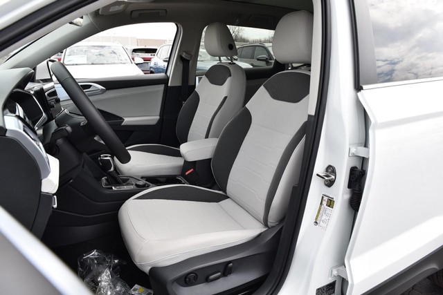 Volkswagen Taos Vehicle Image 20