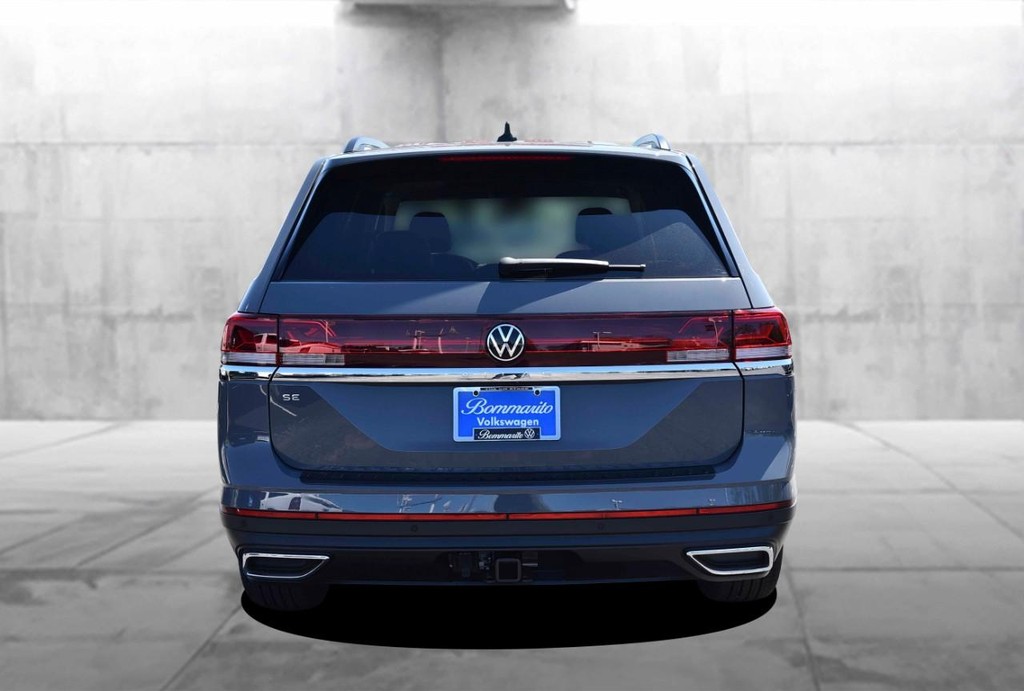 Volkswagen Atlas Vehicle Full-screen Gallery Image 6