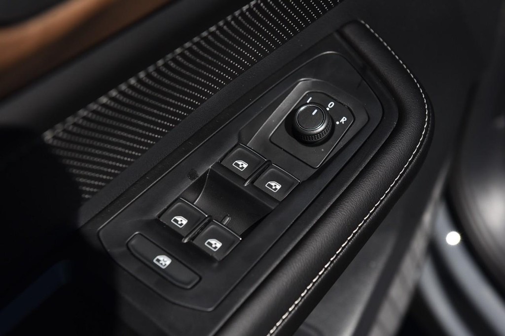 Volkswagen Atlas Vehicle Full-screen Gallery Image 8