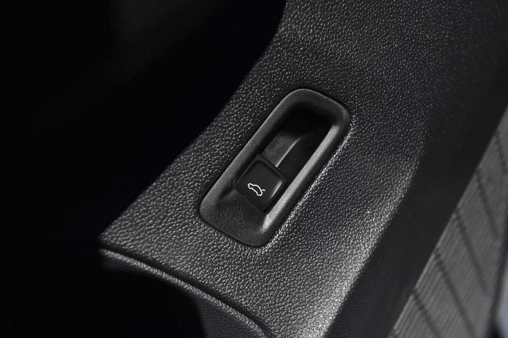 Volkswagen Atlas Vehicle Full-screen Gallery Image 9