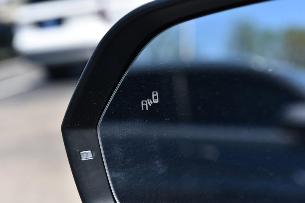 Volkswagen Atlas Vehicle Full-screen Gallery Image 10