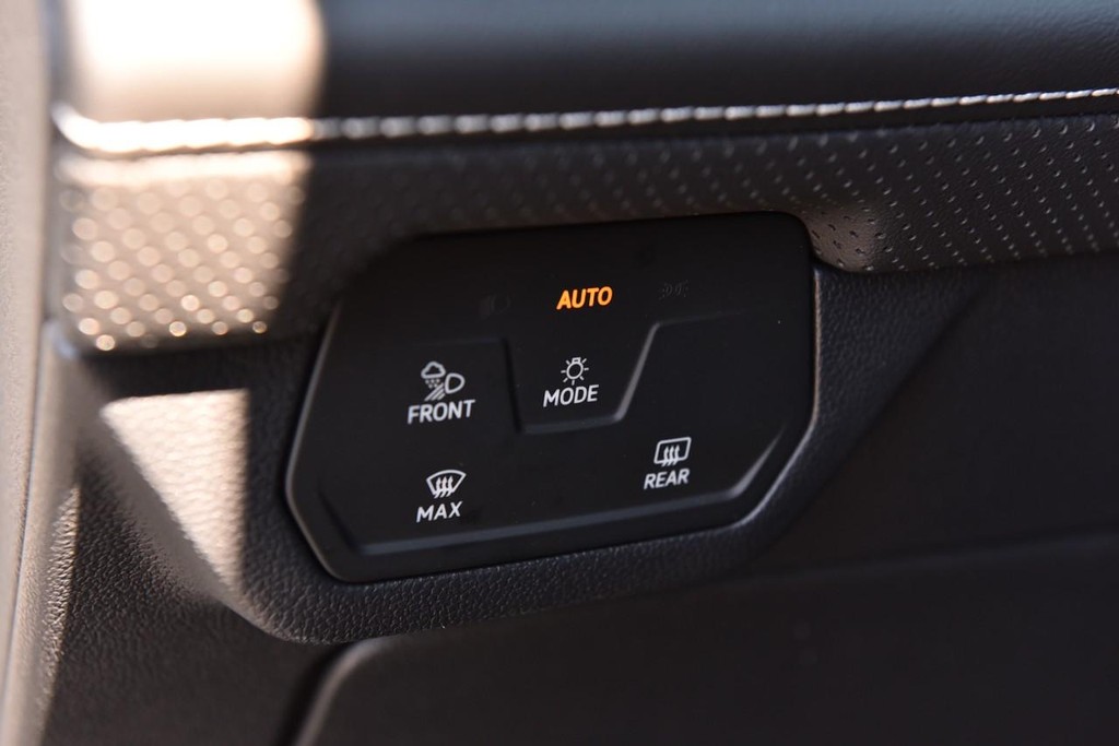Volkswagen Atlas Vehicle Full-screen Gallery Image 11