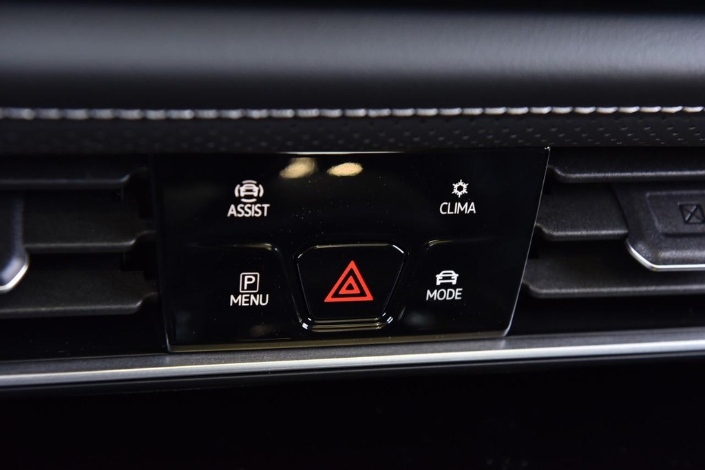 Volkswagen Atlas Vehicle Full-screen Gallery Image 15
