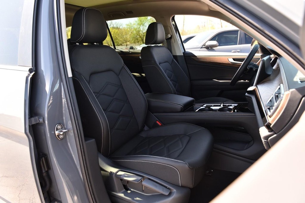 Volkswagen Atlas Vehicle Full-screen Gallery Image 20