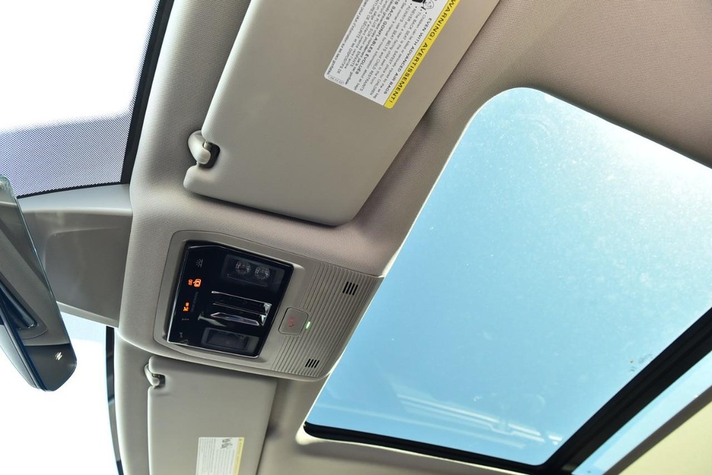 Volkswagen Atlas Vehicle Full-screen Gallery Image 21