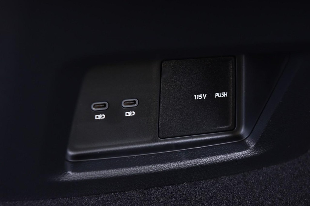 Volkswagen Atlas Vehicle Full-screen Gallery Image 24