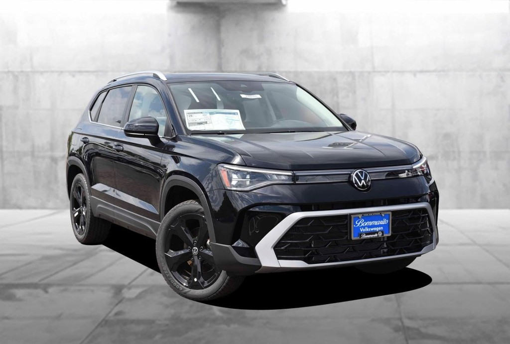 Volkswagen Taos Vehicle Full-screen Gallery Image 2