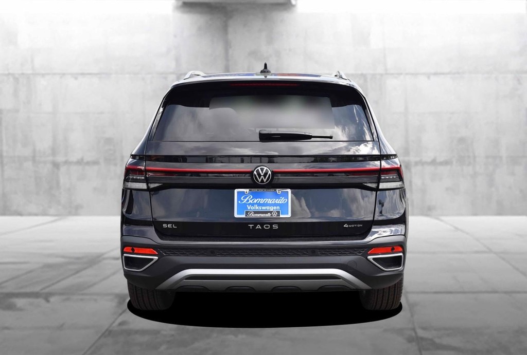 Volkswagen Taos Vehicle Full-screen Gallery Image 6