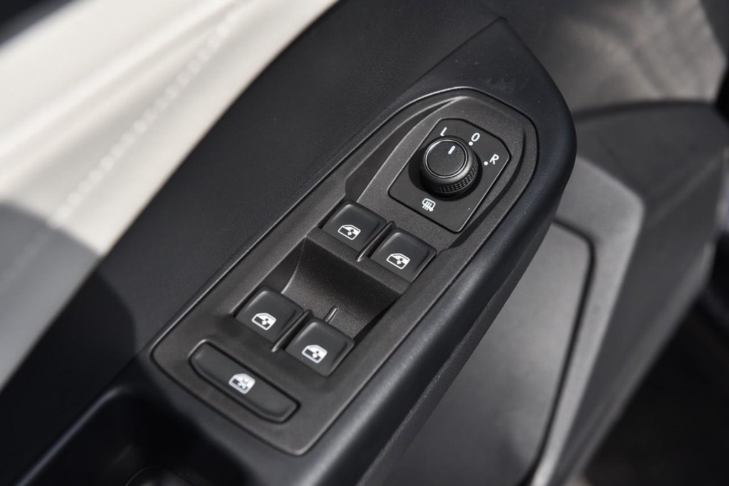 Volkswagen Taos Vehicle Full-screen Gallery Image 8