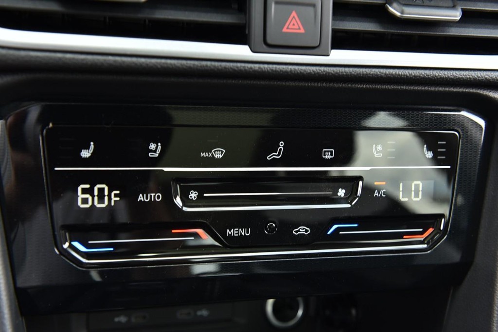 Volkswagen Taos Vehicle Full-screen Gallery Image 14