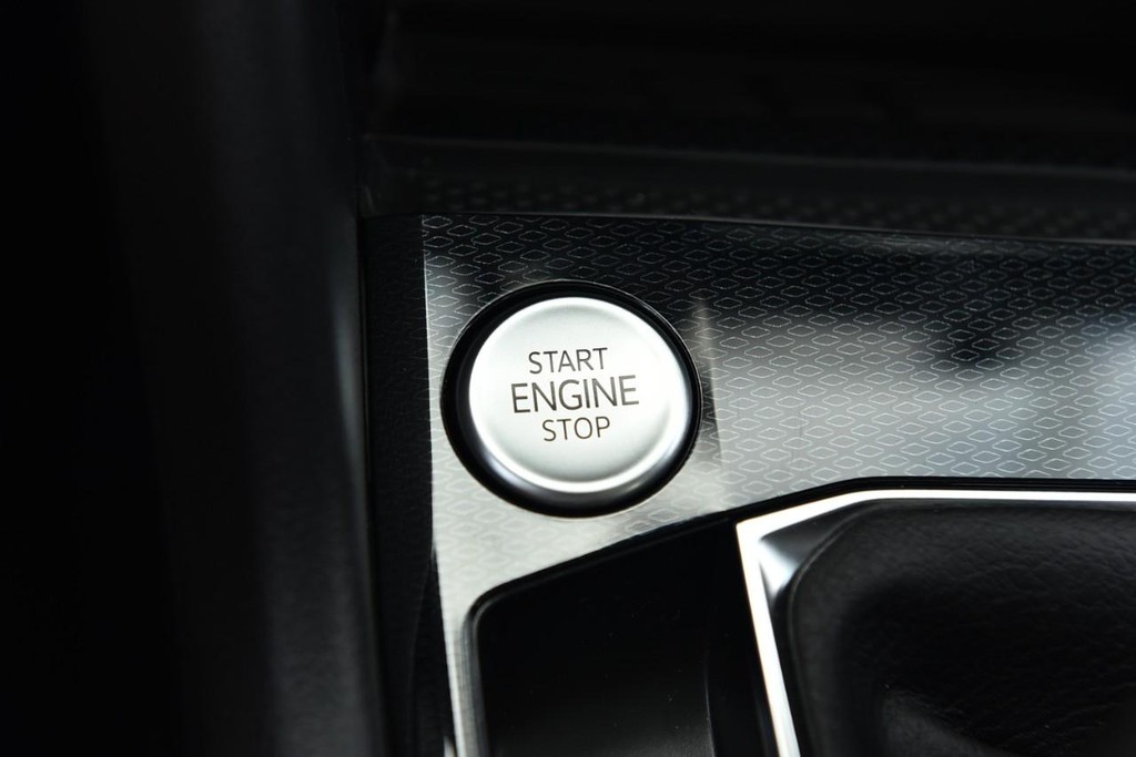 Volkswagen Taos Vehicle Full-screen Gallery Image 16