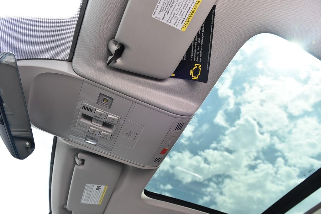 Volkswagen Taos Vehicle Full-screen Gallery Image 22